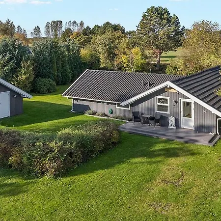 Holiday home Cozy Close To Marielyst Square *