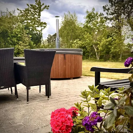 Hébergement de vacances Cozy - Spa, Hot Tub And Play - Close To Marielyst Square *